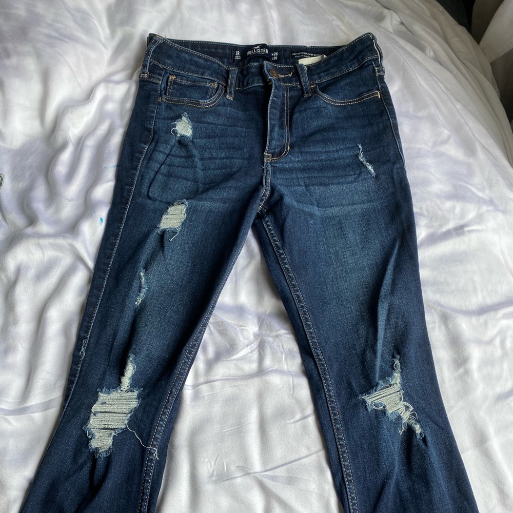 Navy blue ripped hollister jeans 🤠
